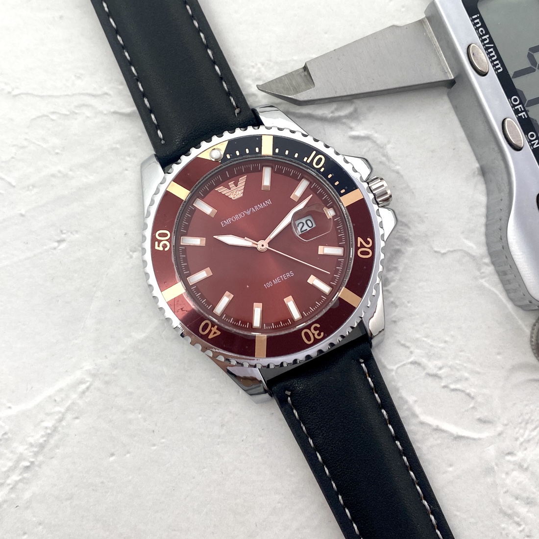 Emporio Armani Men Business Watch Leather Watchband-Luxeon