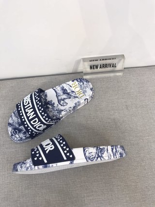 D style's New Flat Bottom Comfortable Non-slip Slippers-Luxeon