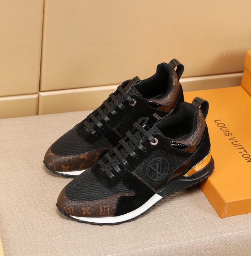 VIP link Casual shoes, handbags, bracelets