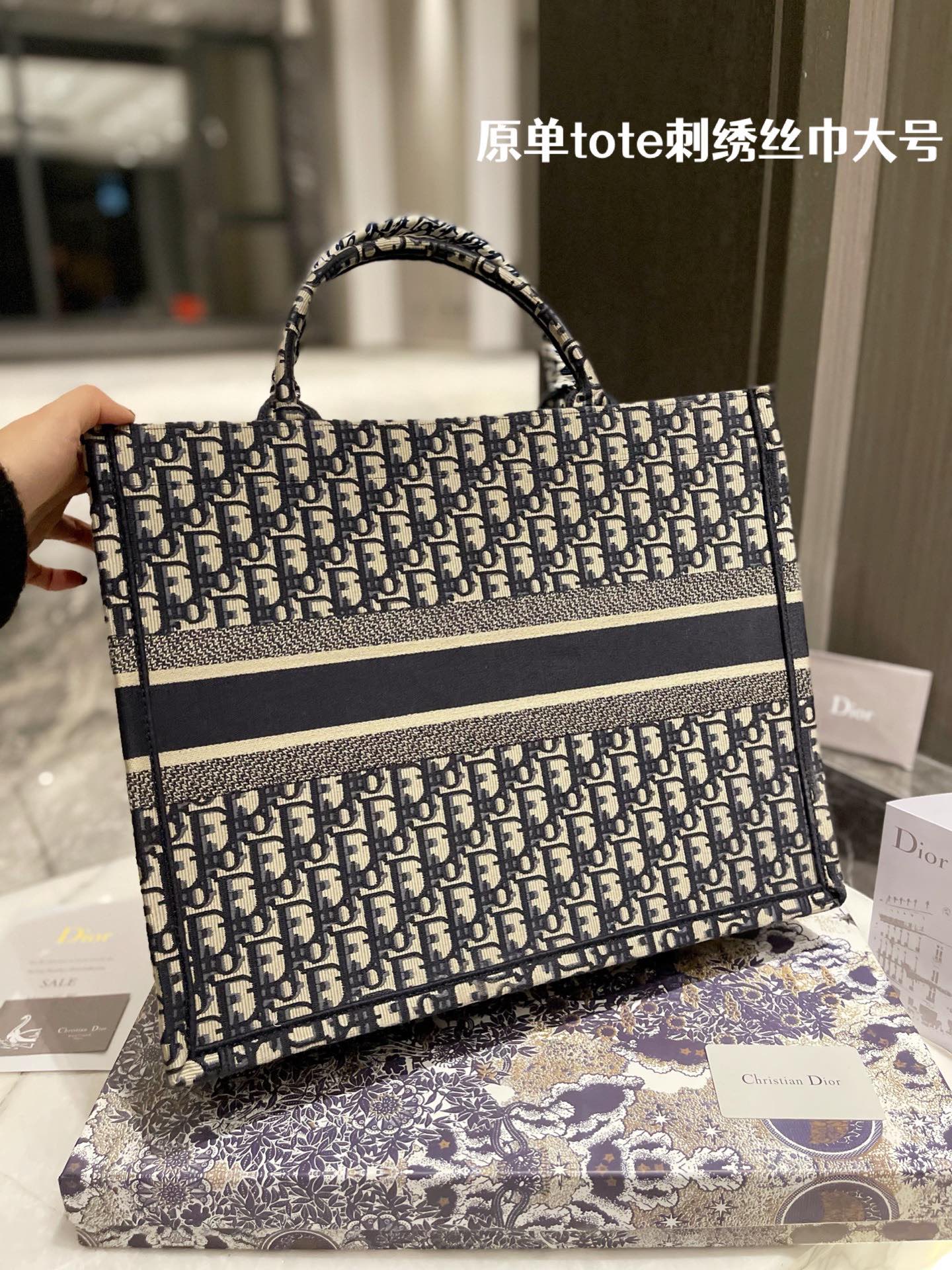 D style Book Tote Classic Handbags-Luxeon