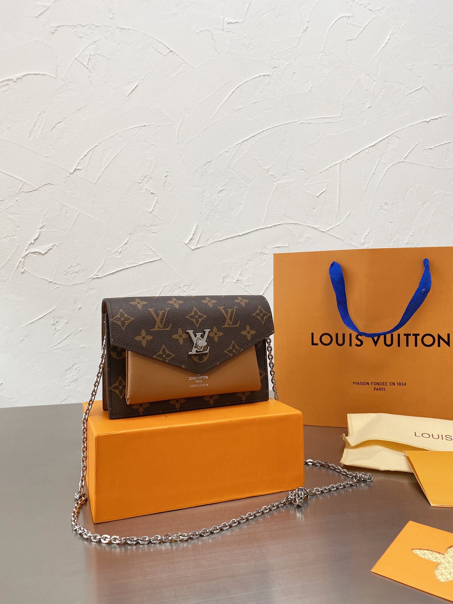 L style bag Shoulder Bags-Luxeon