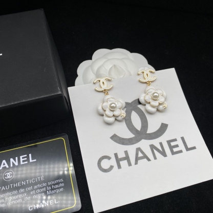 Chan Fashion Stud Earrings-Luxeon