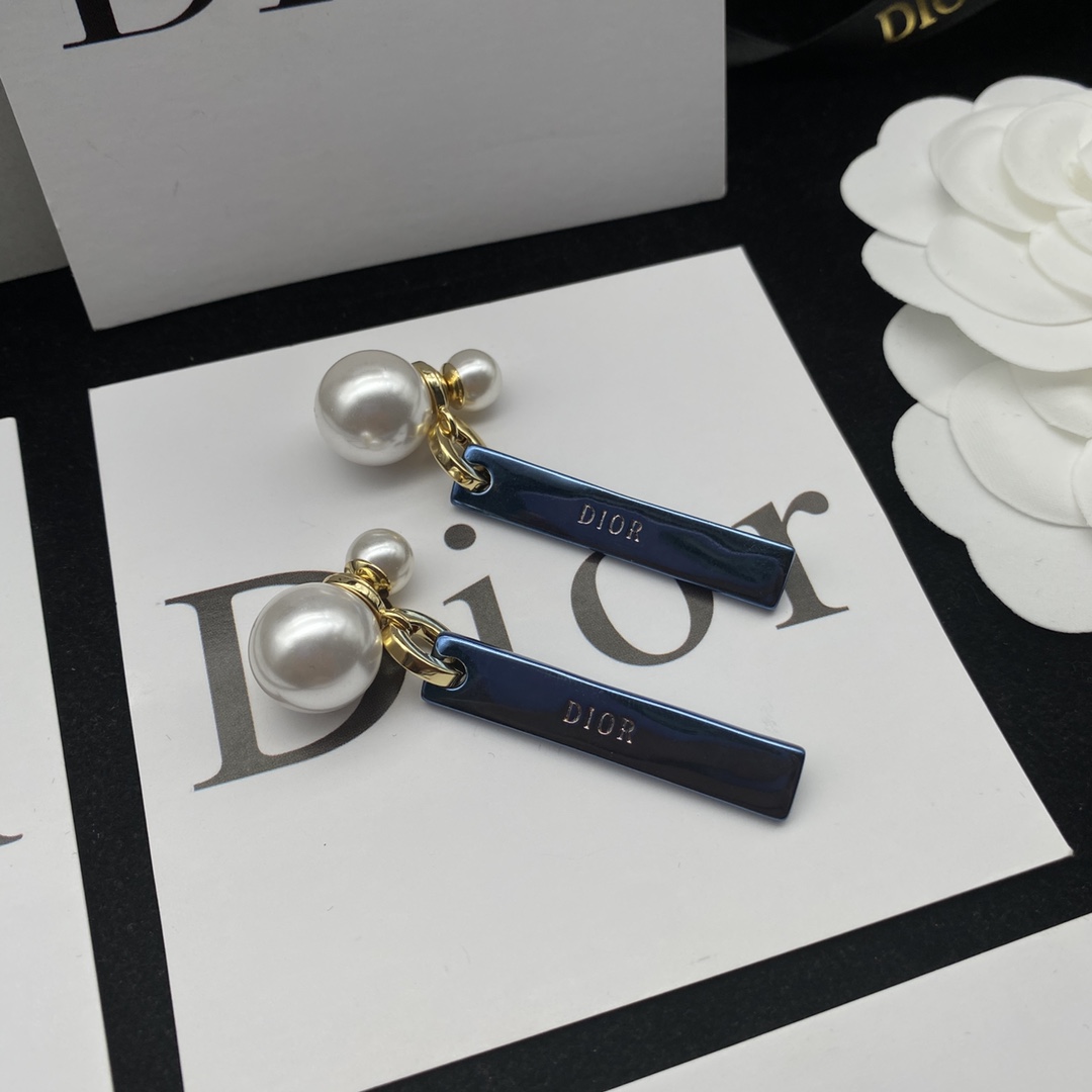 D style new pearl earrings-Luxeon