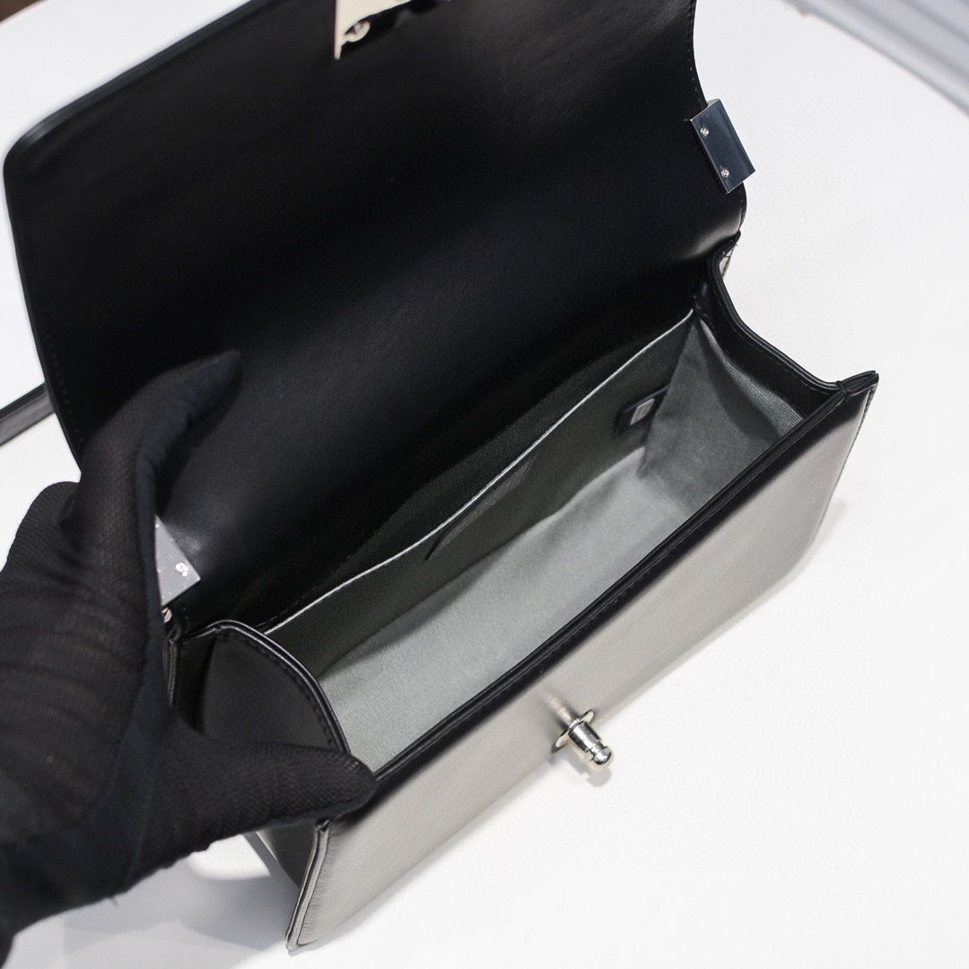 C style pearl  handbag-Luxeon