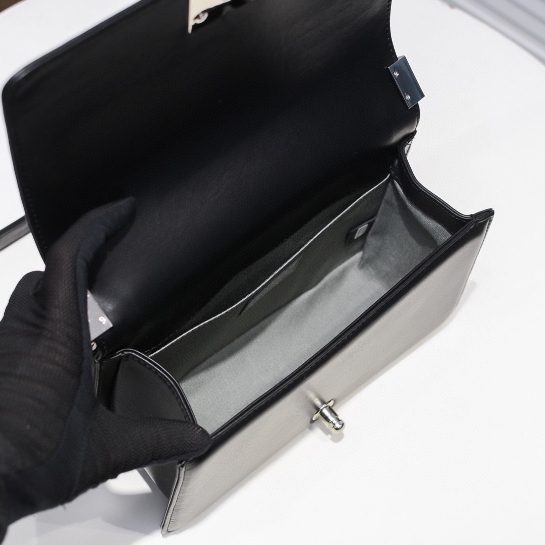 C style pearl  handbag-Luxeon