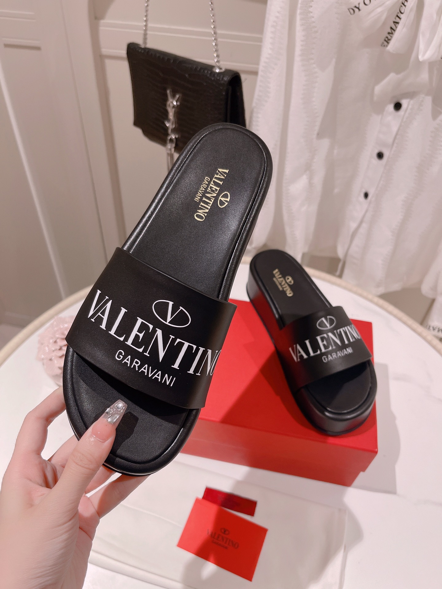 Valentine spring and summer new rivet thick-soled sandals-Luxeon