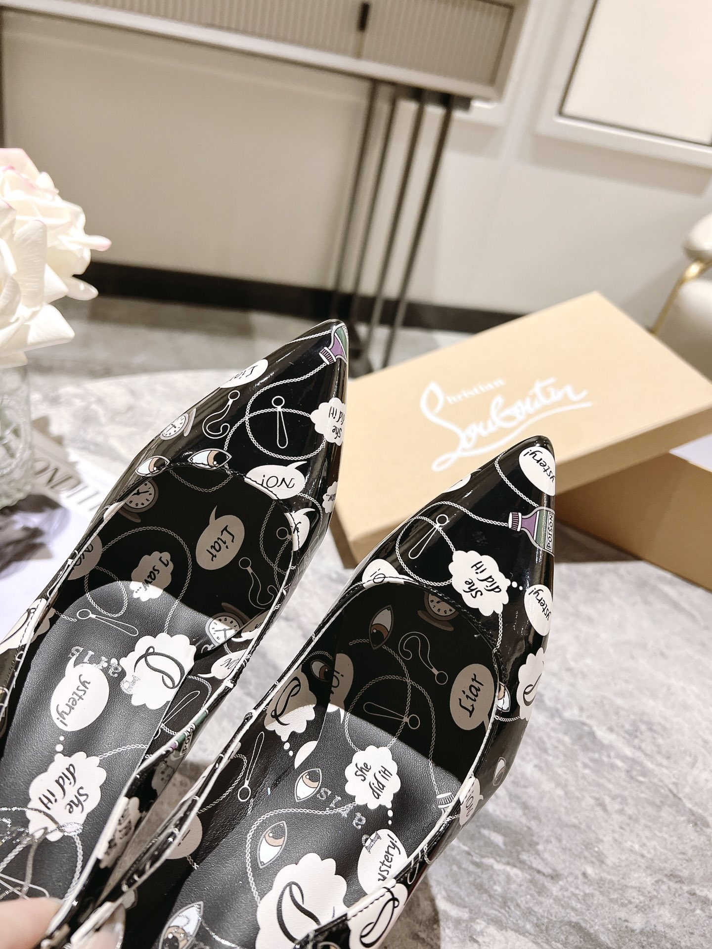 Christian Louboutin CL 2023 print V-neck pumps-Luxeon