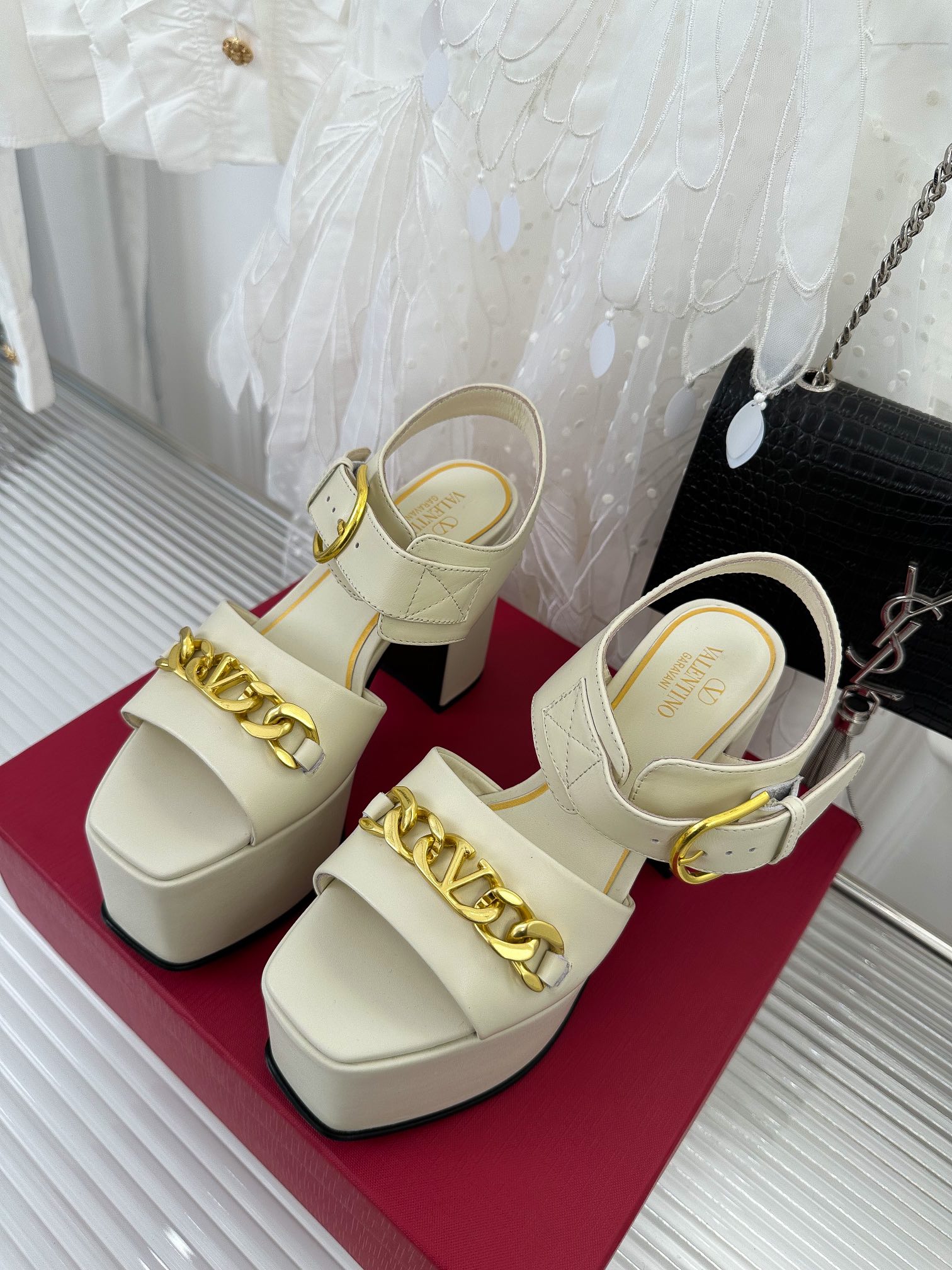 Valentino spring and summer conference new metal chain buckle series high-heeled sandals-Luxeon