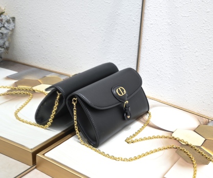 New D style BobbyEast-West Chain Handbag-Luxeon