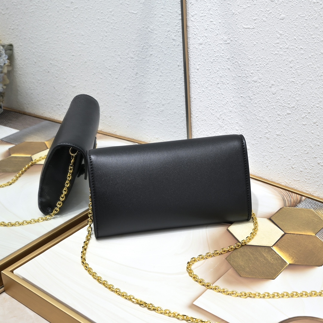 New D style BobbyEast-West Chain Handbag-Luxeon