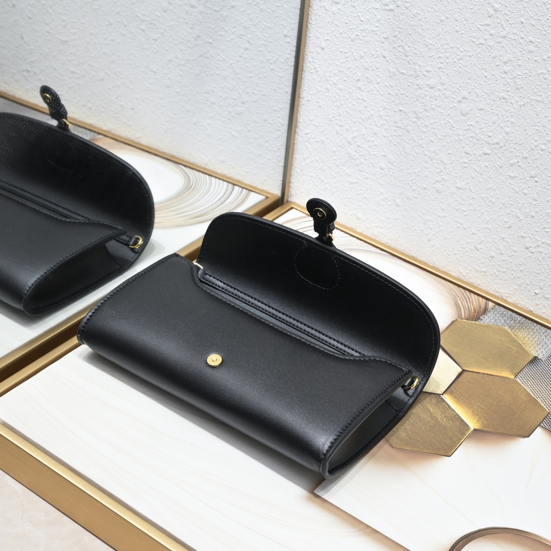 New D style BobbyEast-West Chain Handbag-Luxeon