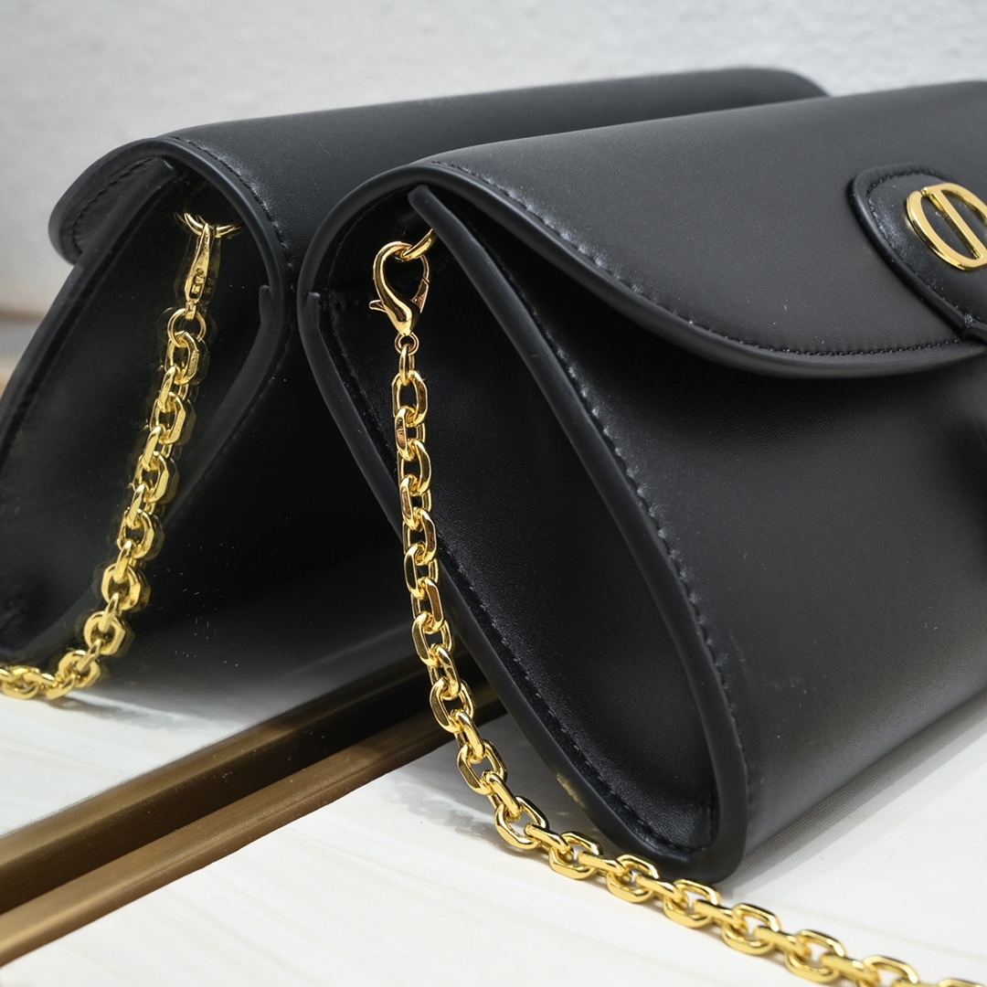 New D style BobbyEast-West Chain Handbag-Luxeon