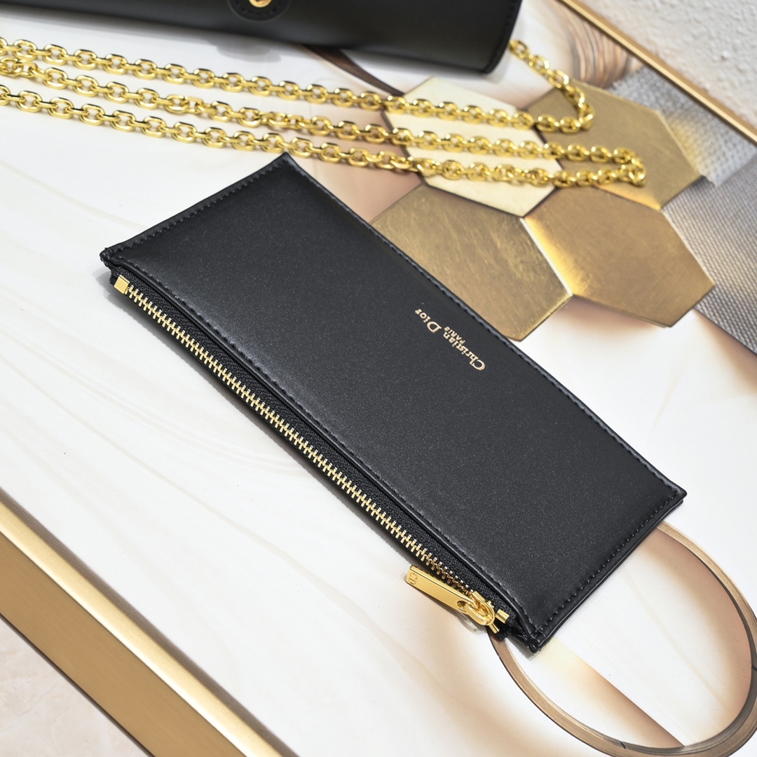 New D style BobbyEast-West Chain Handbag-Luxeon