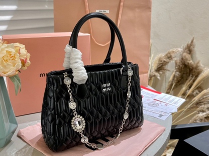 Miumiu new lambskin pleated vegetable basket Tote bag-Luxeon