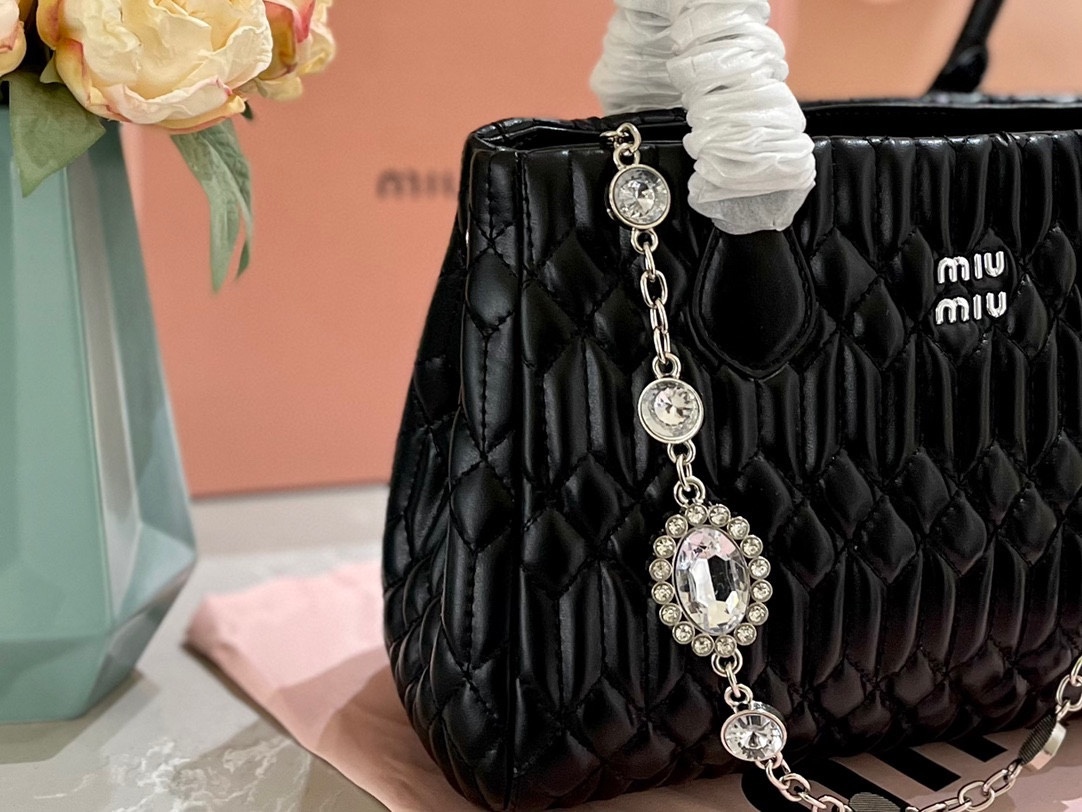 Miumiu new lambskin pleated vegetable basket Tote bag-Luxeon