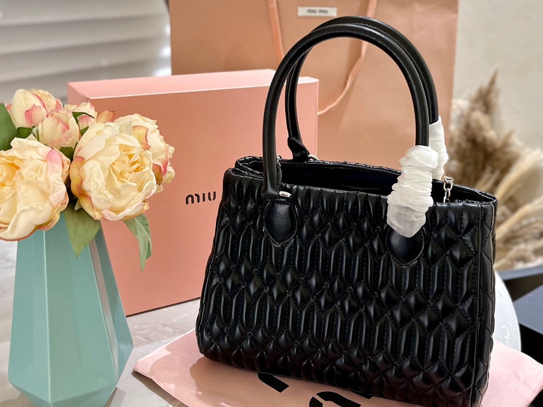 Miumiu new lambskin pleated vegetable basket Tote bag-Luxeon