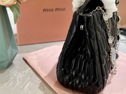 Miumiu new lambskin pleated vegetable basket Tote bag-Luxeon