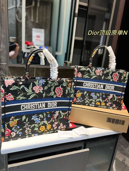 D style D style limited edition embroidered shopping bag-Luxeon