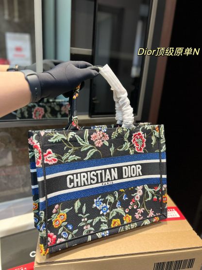 D style D style limited edition embroidered shopping bag-Luxeon