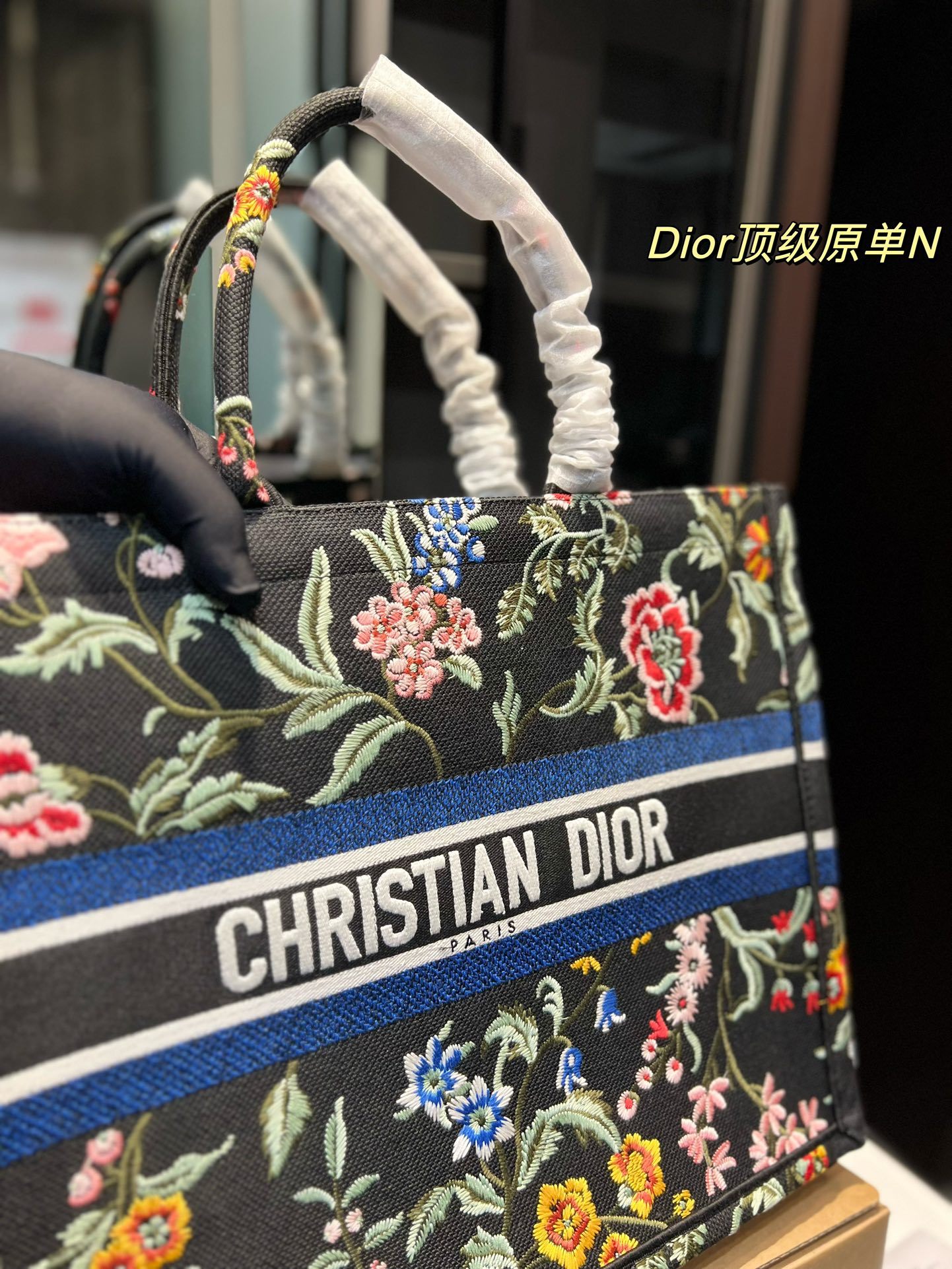 D style D style limited edition embroidered shopping bag-Luxeon