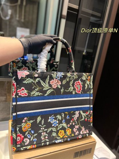 D style D style limited edition embroidered shopping bag-Luxeon