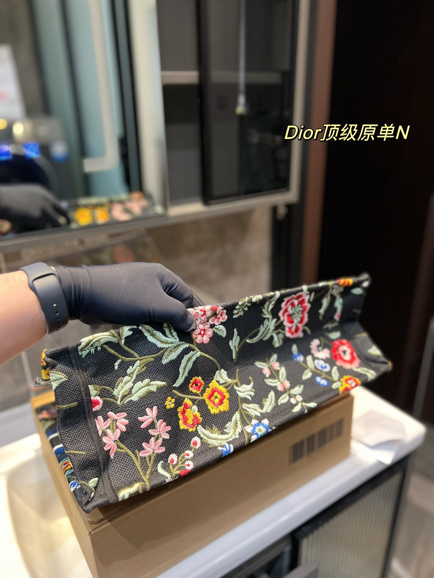 D style D style limited edition embroidered shopping bag-Luxeon