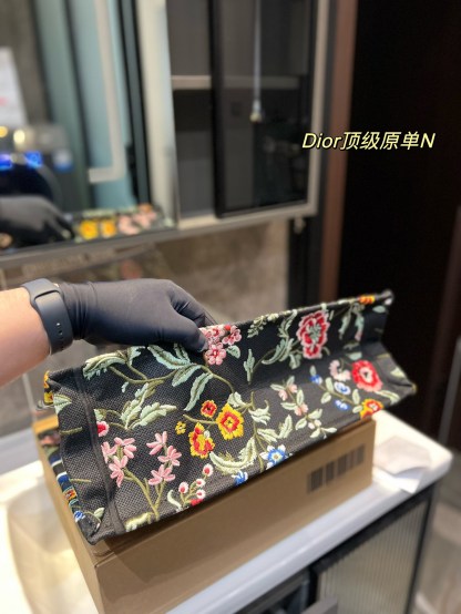 D style D style limited edition embroidered shopping bag-Luxeon