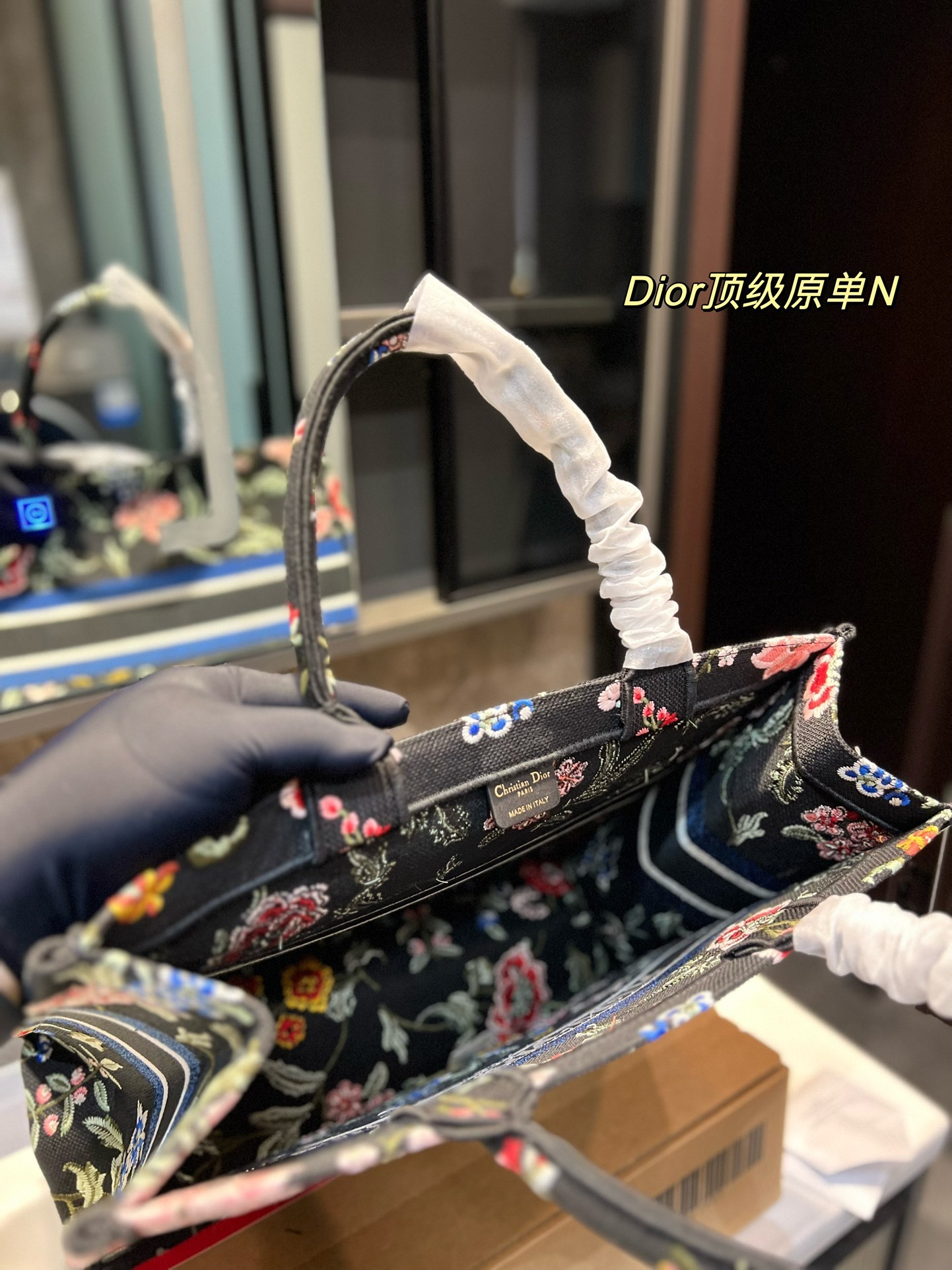 D style D style limited edition embroidered shopping bag-Luxeon