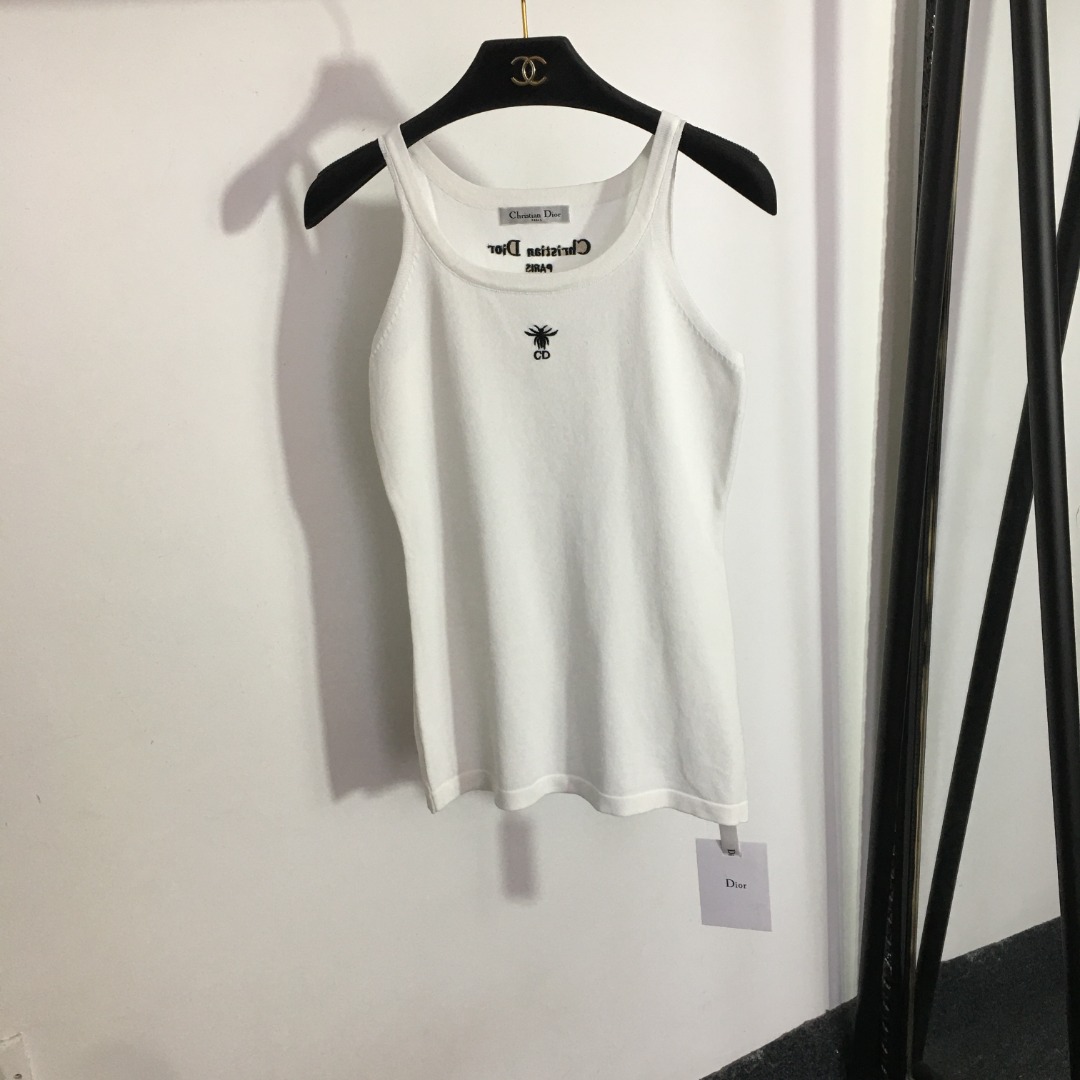 D style Bee Embroidered Knit Camisole-Luxeon