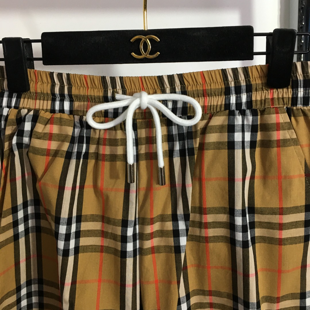 Burberry print elastic waist track shorts-Luxeon