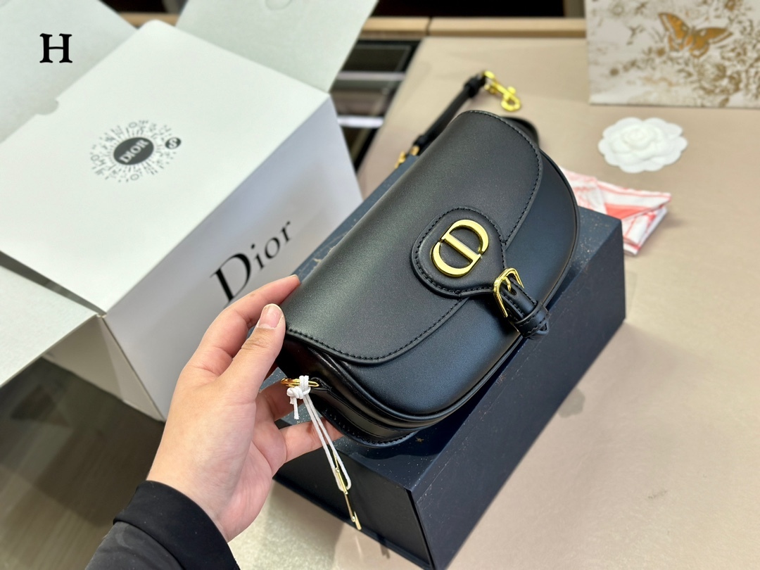 D style bobby underarm bag-Luxeon