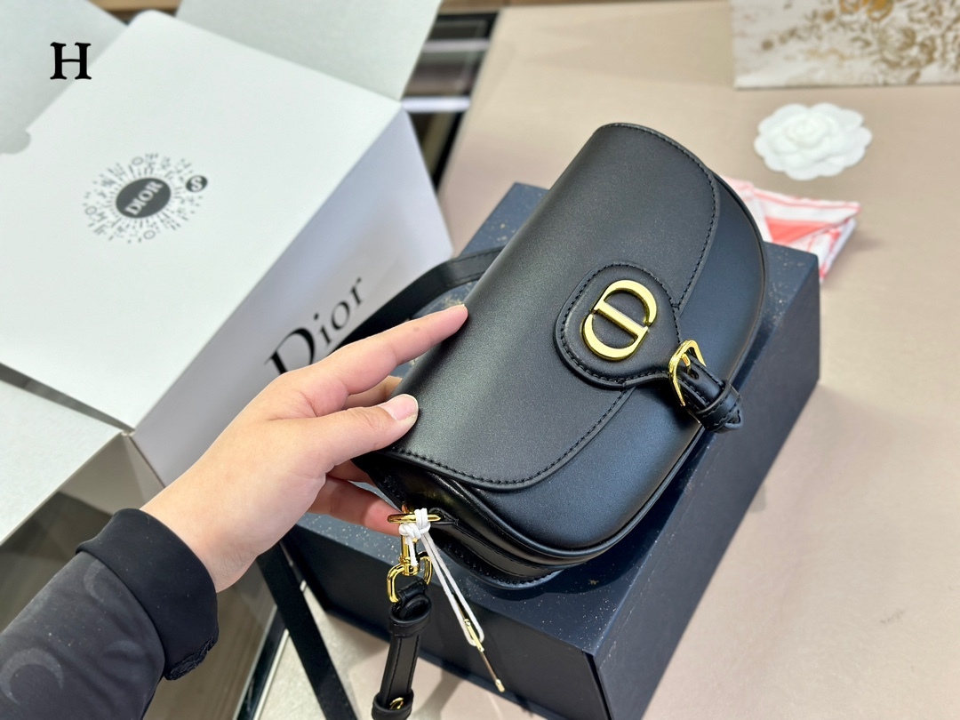 D style bobby underarm bag-Luxeon