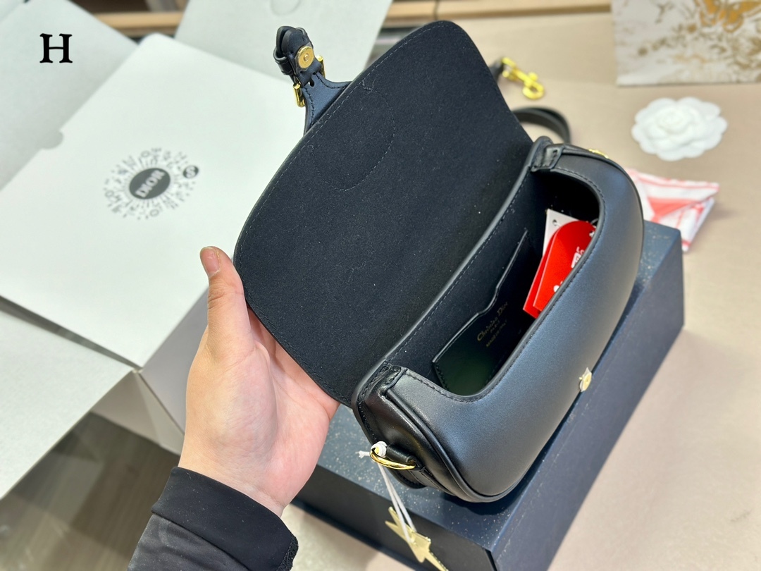 D style bobby underarm bag-Luxeon