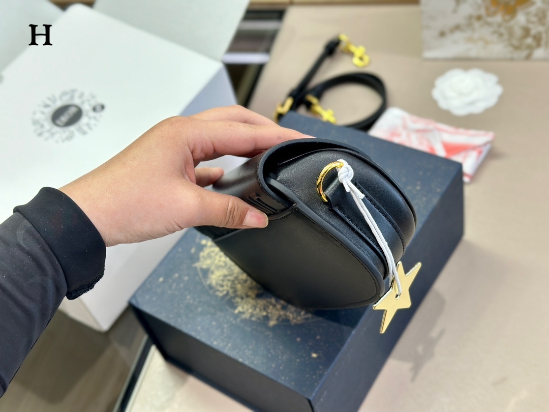 D style bobby underarm bag-Luxeon