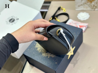 D style bobby underarm bag-Luxeon