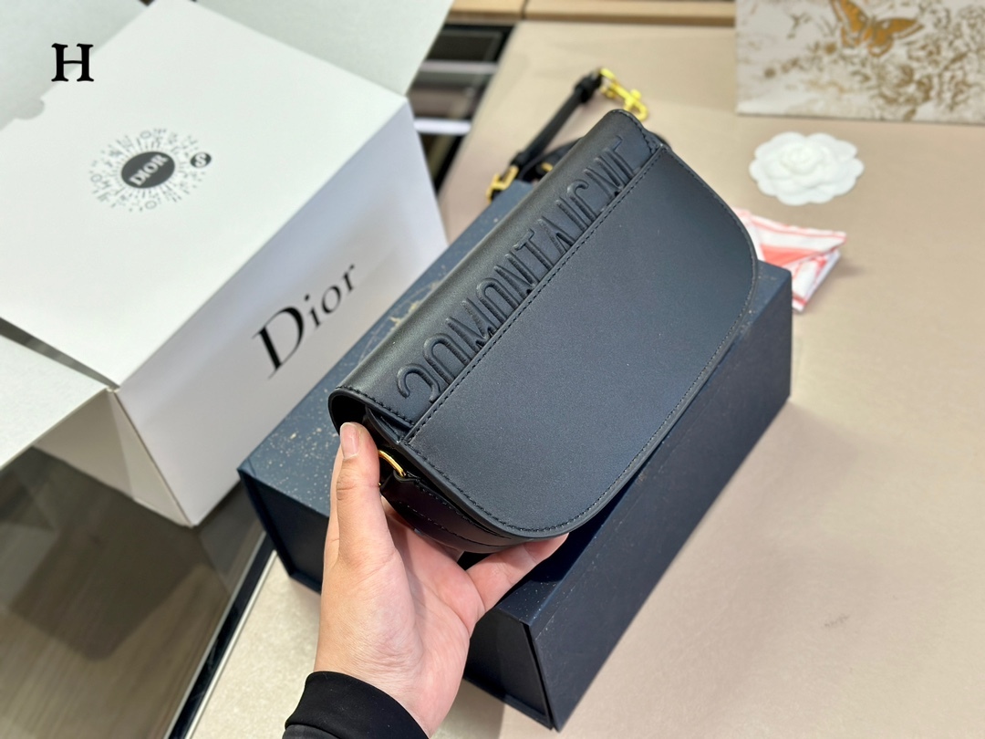 D style bobby underarm bag-Luxeon