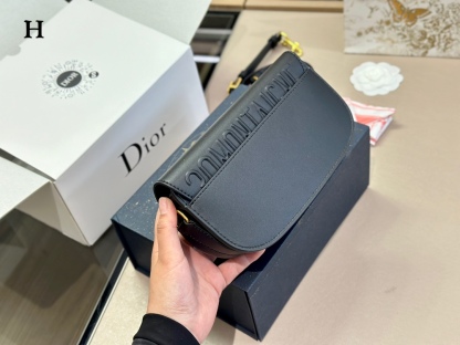 D style bobby underarm bag-Luxeon