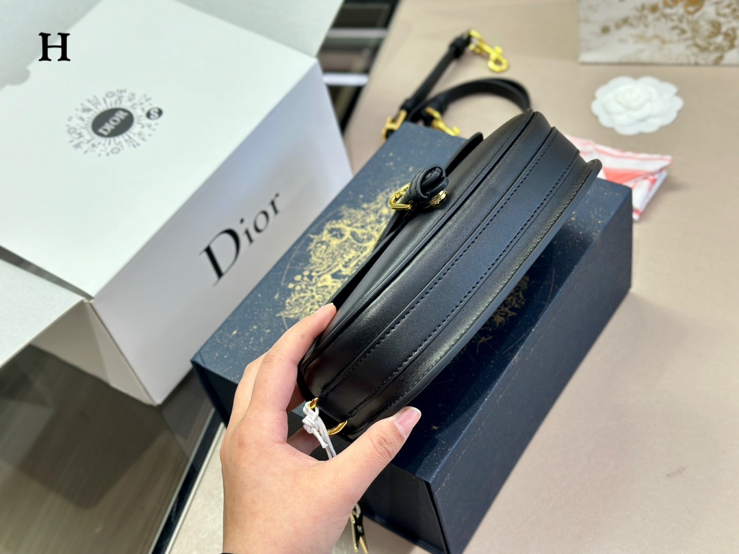 D style bobby underarm bag-Luxeon