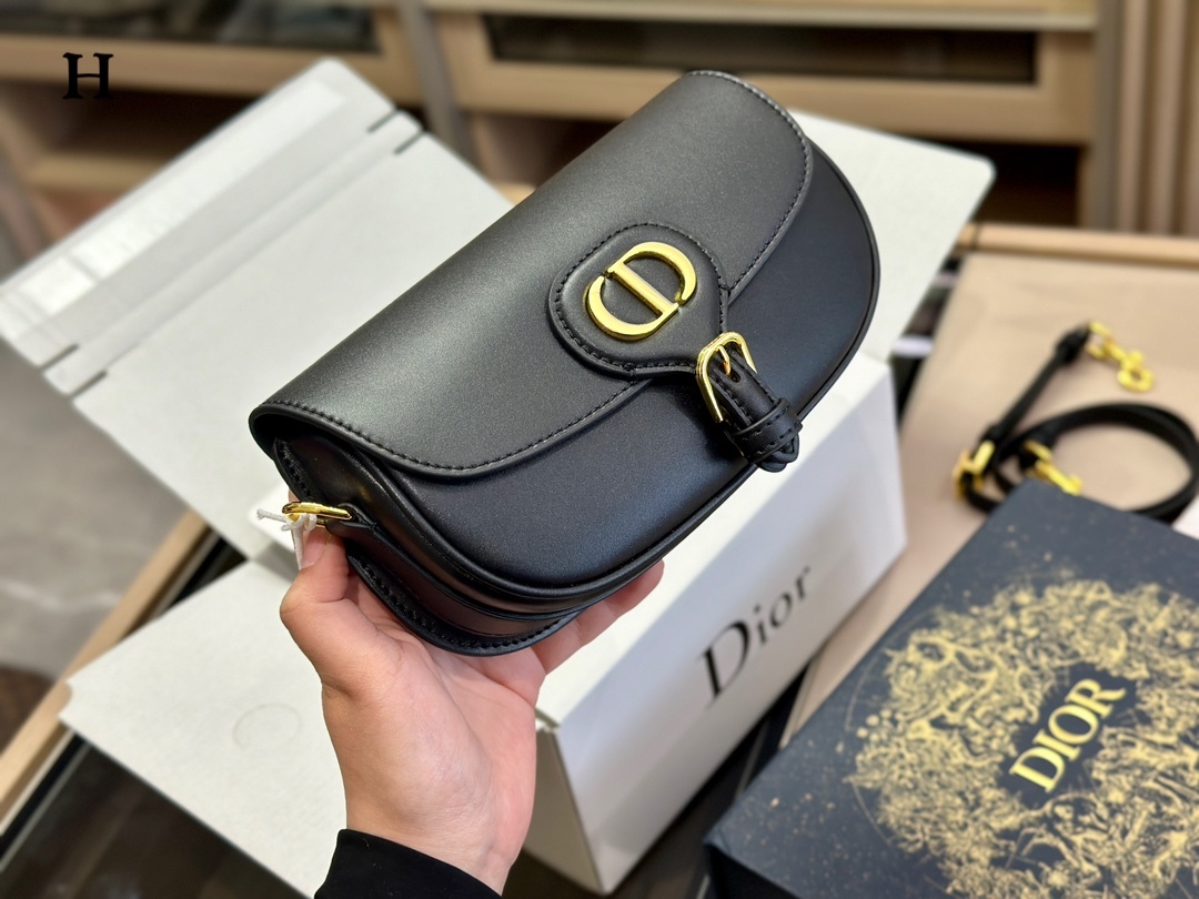 D style bobby underarm bag-Luxeon