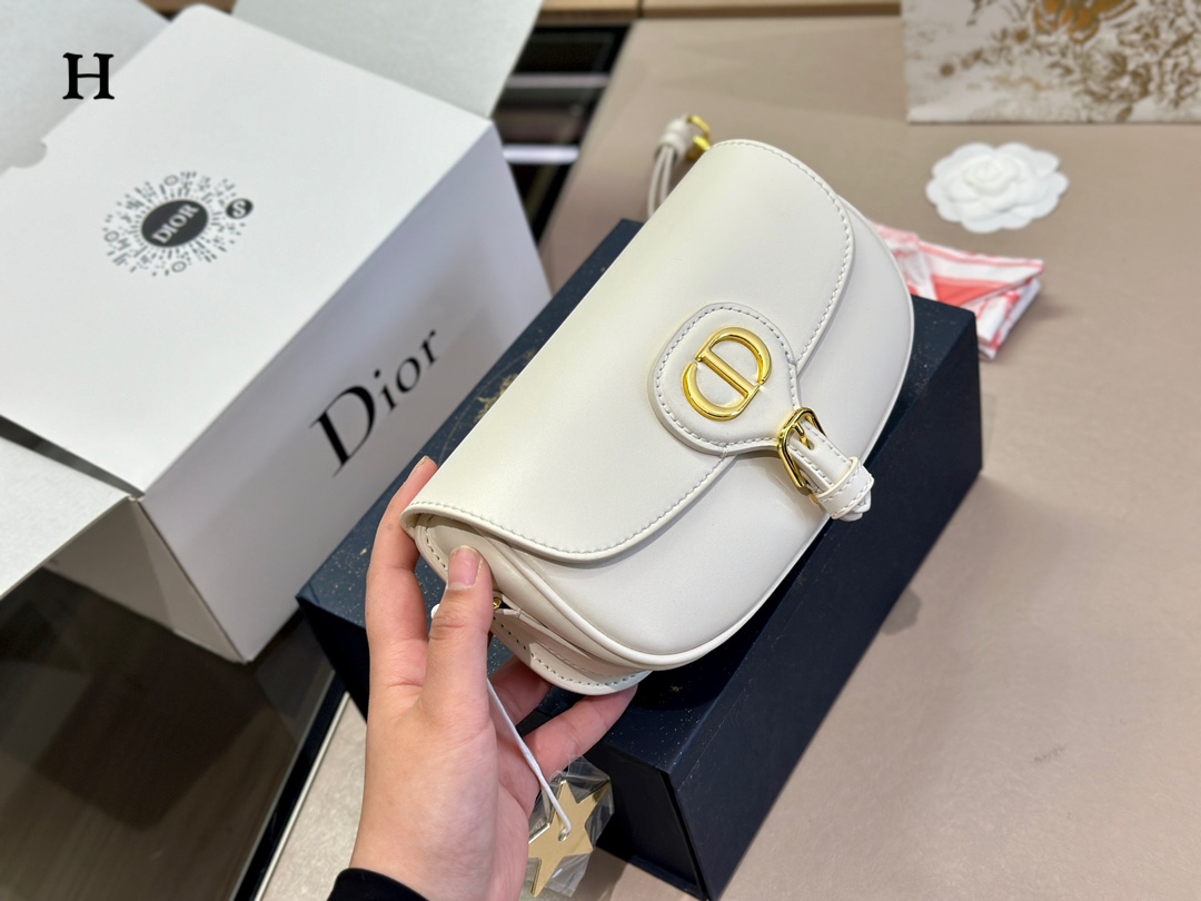 D style bobby underarm bag-Luxeon