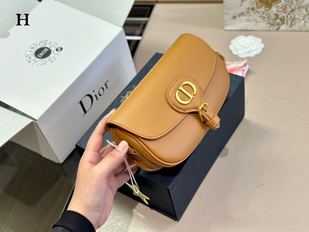 D style bobby underarm bag-Luxeon