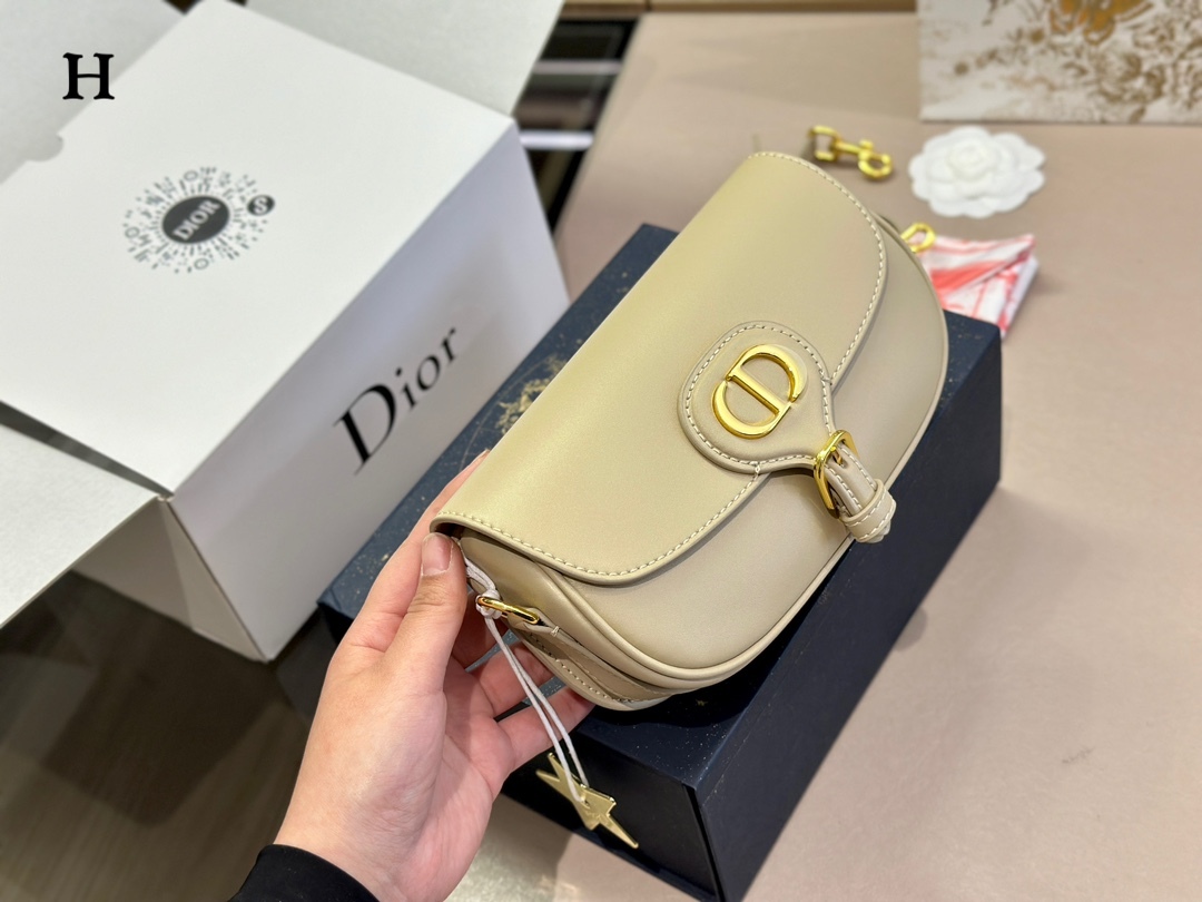 D style bobby underarm bag-Luxeon