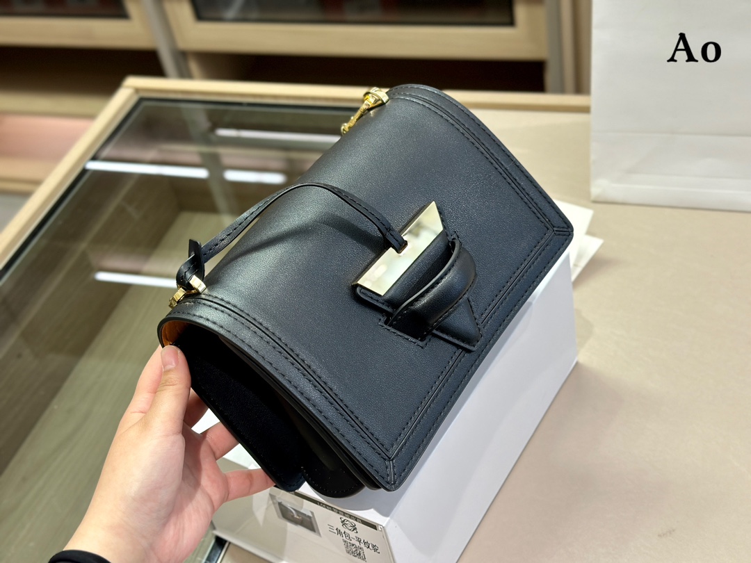 L style triangle bag Barcelona-Luxeon