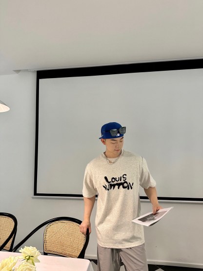 . Graffiti Letter Short Sleeve T-shirt L style-Luxeon