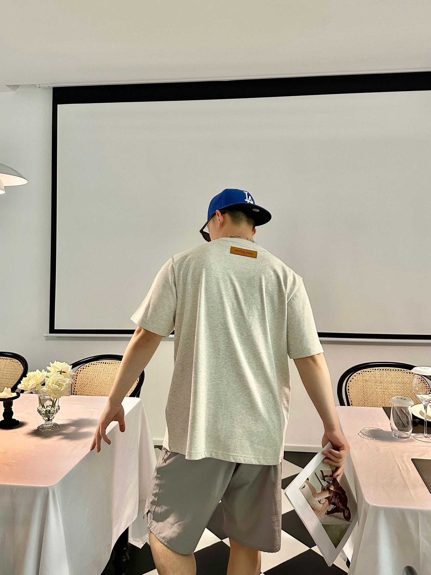 . Graffiti Letter Short Sleeve T-shirt L style-Luxeon