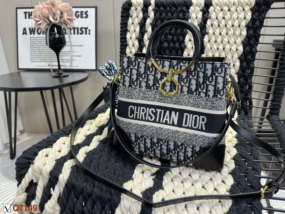 D style bucket bag portable shoulder bag-Luxeon