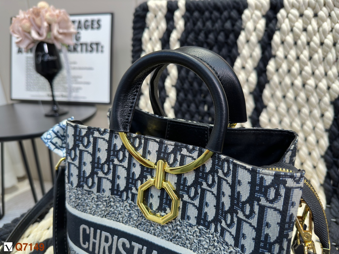 D style bucket bag portable shoulder bag-Luxeon