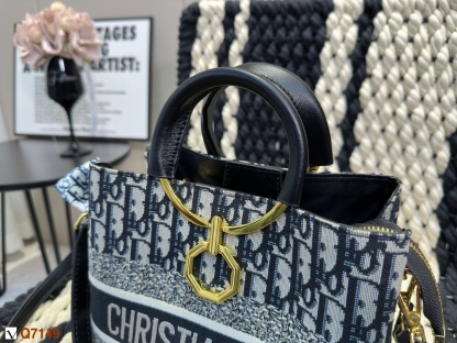 D style bucket bag portable shoulder bag-Luxeon