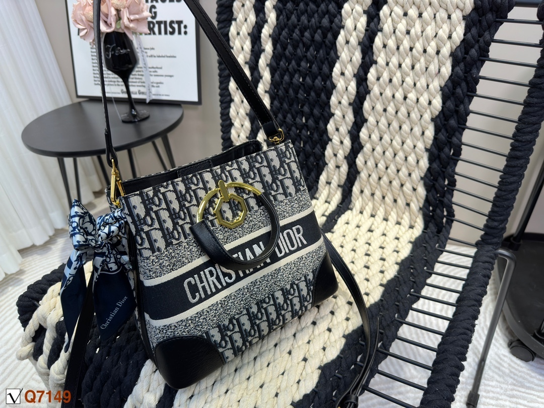 D style bucket bag portable shoulder bag-Luxeon