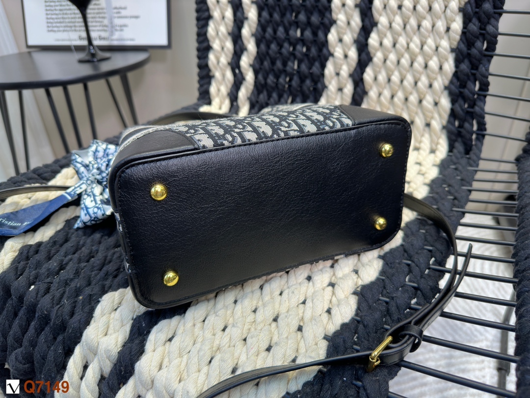 D style bucket bag portable shoulder bag-Luxeon